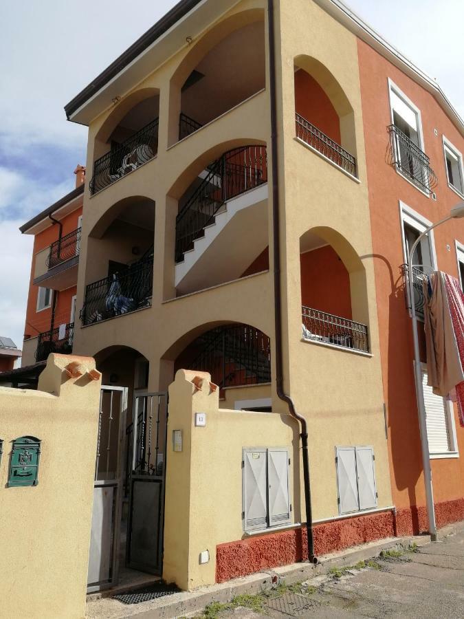 Mussilimbrosu Apartment ตอร์โตลี ภายนอก รูปภาพ